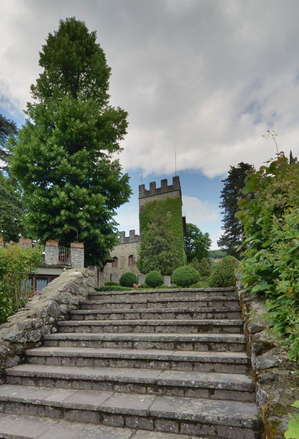Vista frontale Palagio Fiorentino Stia