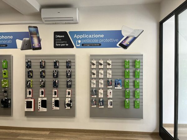 negozio accessori smartphone poppi